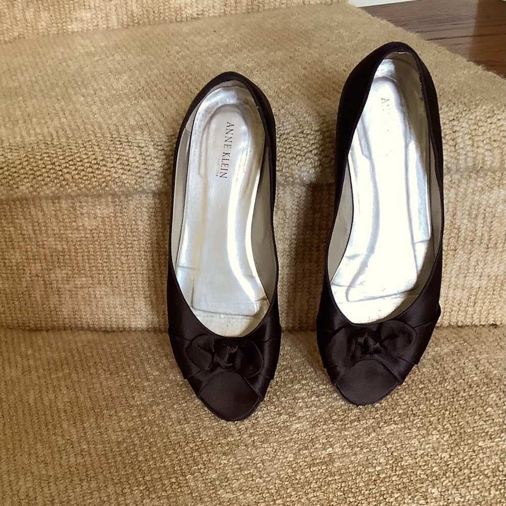 ANNE KLEIN CHOCOLATE BROWN SATIN PEEP TOE BALLET FLATS SIZE 95 MED